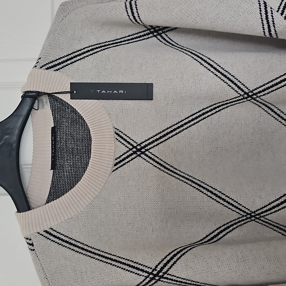 NWT T Tahari Geometric Crewneck Longsleeve Sweater Alpaca/Black Large - Picture 8 of 14